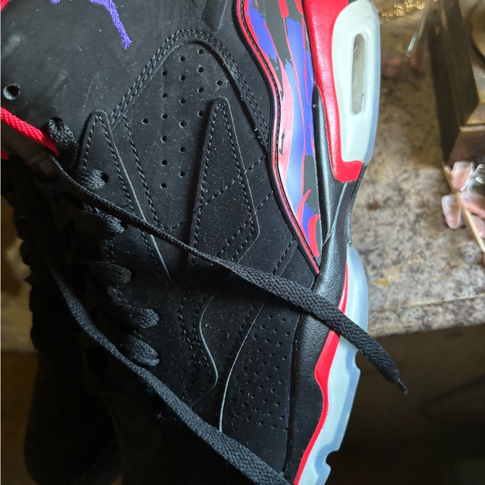 Jordan 6 - Picture 3 of 6